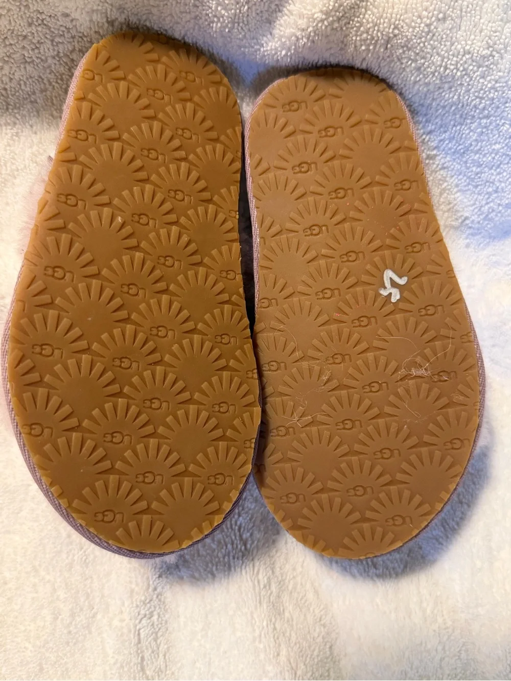 UGG 